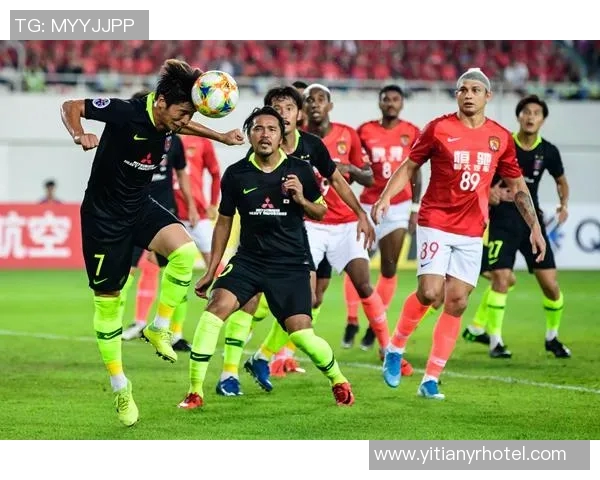 恒大与红钻激战正酣比分胶着球迷热情高涨期待逆转时刻