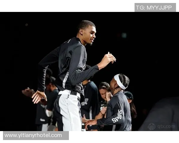 文班亚马场均20分10篮板3盖帽表现抢眼新秀奖争夺战已然领先