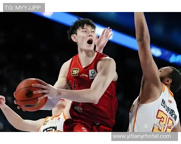 曾凡博的篮球梦想之路：从校园到职业赛场的蜕变与挑战